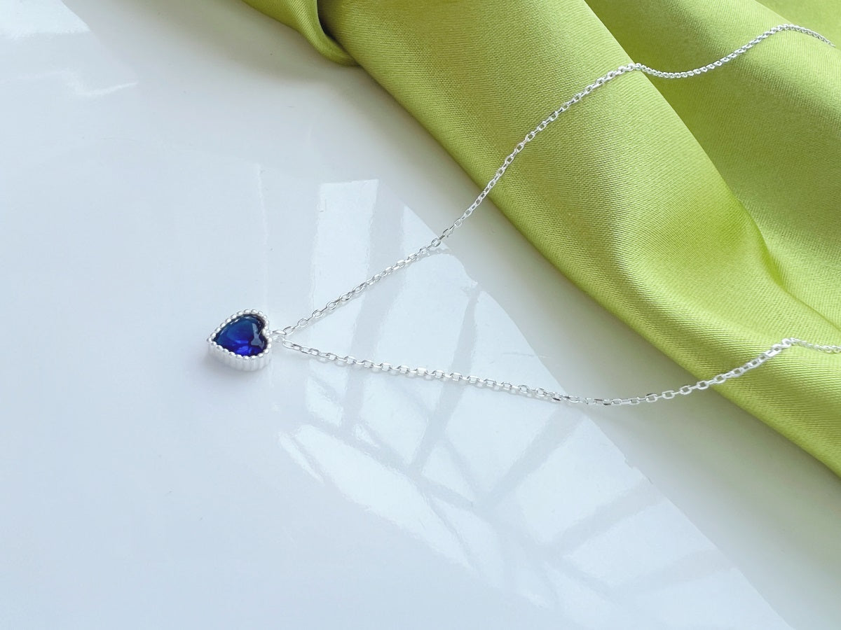 Cadena plata con dije de Zirconia corazón azul Indigo