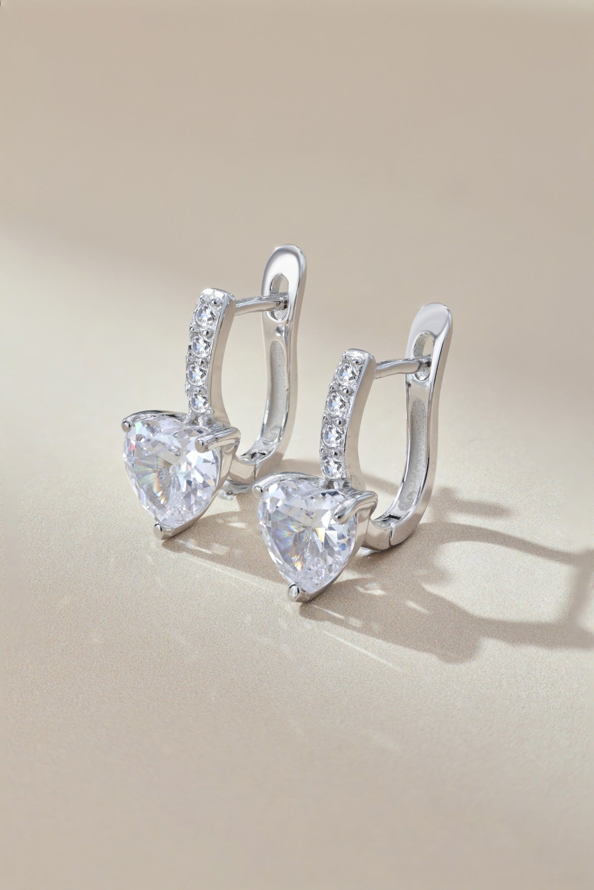 Pendiente plata zirconias corazón blancas