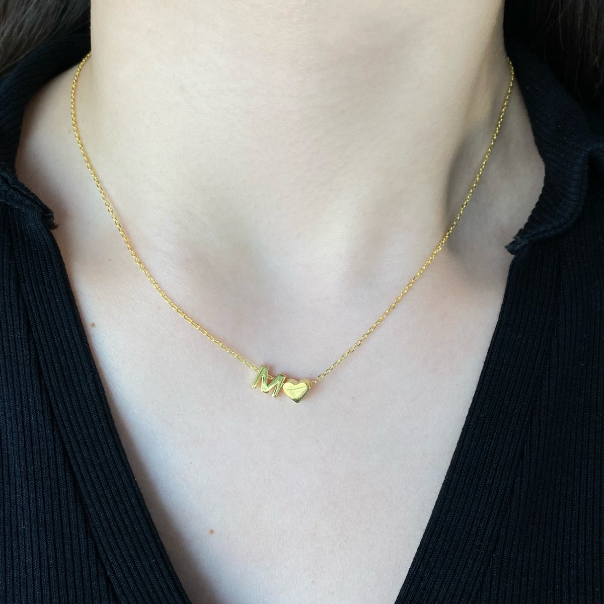 Cadena baño Oro 18K con dije corazón y letra M