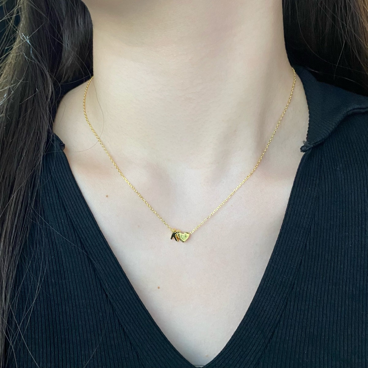 Cadena baño de Oro 18K con dije corazón y letra K.