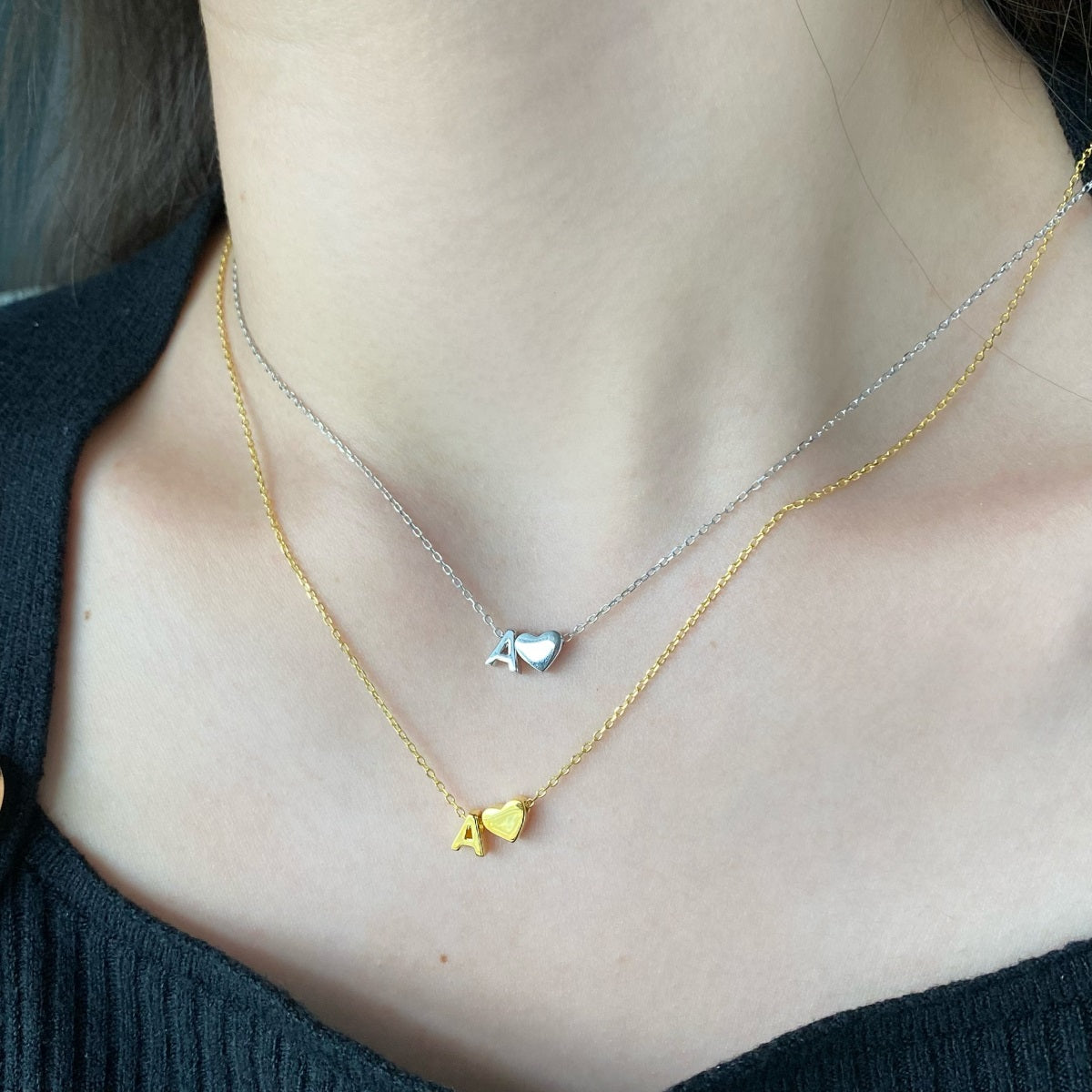 Cadena baño de Oro 18 K con dije corazón y letra A