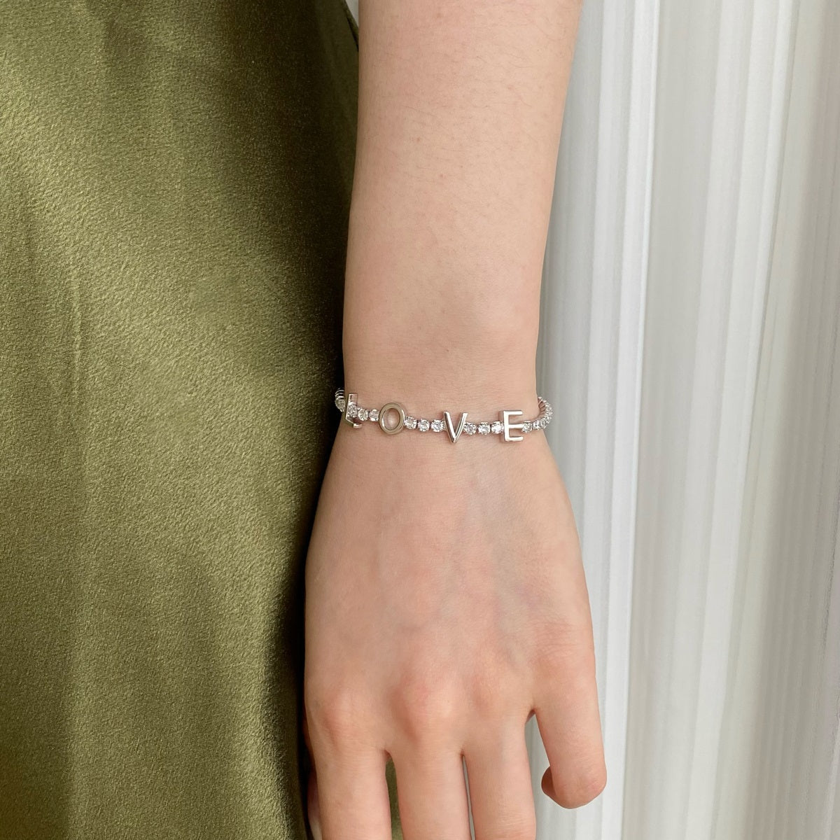 Pulsera LOVE plata -zirconias blancas