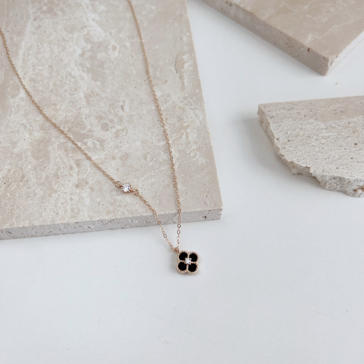 Cadena baño Oro rosa dije Trebol Onix negro